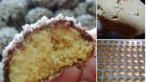 4 cawan tepung gandum, 1/2 cawan minyak masak yg dipanaskan, 2 sudu makan majerin atau butter, sedikit garam, 1 cawan air sejuk peti ais. 4 Resepi Biskut Kelapa Rangup Paling Sedap Pandan Coklat Delima Nestum Aneka Resepi Mudah Dan Sedap