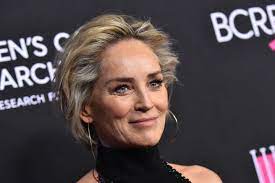Her strict father was a factory worker, and her mother was a homemaker. Sharon Stone Sie Spricht Offen Uber Ihre Fehlgeburten Gala De