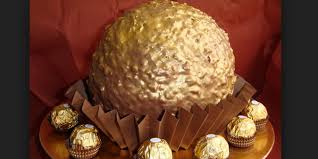 Ferrero rocher illumina i momenti di festa e ci fa sentire ancora più vicini alle persone a cui vogliamo bene e a cui teniamo. La Ricetta Della Torta Ferrero Rocher Sara Il Vostro Successo Ultime Notizie Flash