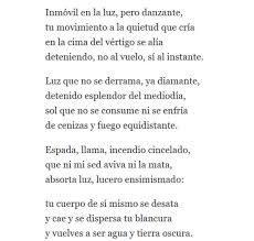 Sus obras poéticas más importantes estaban dedicadas al amor y erotismo durante sus últimos cuarenta años de vida, paz se convirtió en el periodista más famoso y prolífico de américa latina, en un historiador cultural. Cuando Quieres Ponerte Intelectual Citando A Octavio Paz Pero Lo Haces Con Las Patas