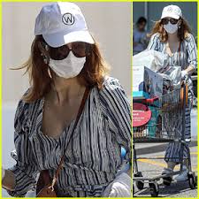 She's a unique face among the blondes and brunettes of the hollywood elite. Jessica Chastain Wears A Mask Gloves While Shopping For Baby Essentials Jessica Chastain Just Jared
