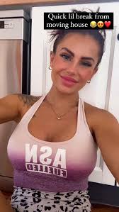 @pro_the_hero Quick lil break from moving house 😂😍❤️