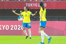 La selección femenina de fútbol de españa representa a españa en las competiciones internacionales de fútbol femenino.fue creada oficialmente por la real federación española de fútbol en el año 1983, aunque existe desde el año 1971, cuando el fútbol femenino no estaba reconocido a nivel oficial ni por la rfef ni por la fifa. Eostgp7bhd09gm