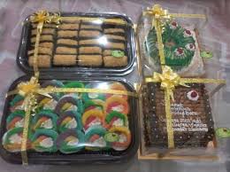 Seperangkat pakaian dalam wanita juga turut masuk ke dalam hantaran seserahan. Kue Hantaran Pernikahan Kue Zahra Catering Lamongan Facebook