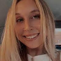 Carolyn Leonhardt's Instagram, Twitter & Facebook