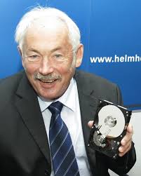 Zemřel fyzik Peter Grünberg, nobelista a rodák z Plzně. Lidstvo má díky  němu malé počítače — ČT24 — Česká televize