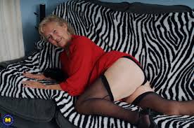 Horny grandma shows her naked body - Mature.nl