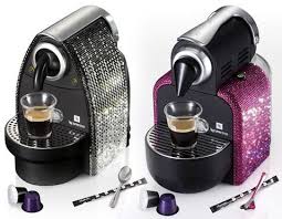 In deze test hebben 40 proefkonijnen allen. Nespresso Limited Edition Essenza Espresso Maker Spangled With Swarovski Nespresso Expensive Kitchen Kitchen Gadgets