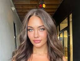 Celena Wright's Instagram, Twitter & Facebook