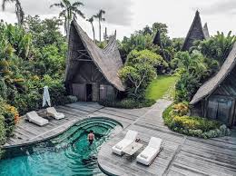 Berdasarkan penilaian pengunjung, villa osaka ini memiliki banyak ruangan yang cocok digunakan untuk bersantai bersama keluarga besar. Resort Di Bali Berbentuk Rumah Adat Indonesia Berasa Keliling Nusantara