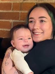 Amy Kent's Instagram, Twitter & Facebook