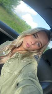 Emelie Persson (@emeliepersssonn)