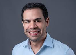 Roberto Ángel Salcedo toma en serio otras actividades, se retira como  comediante