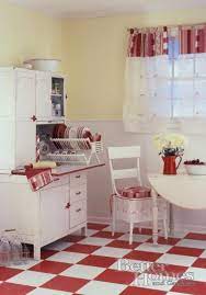 Red White Retro Kitchen I Like The Pale Yellow On The Walls Red And White Kitchen Vintage Kitchen Red Kitchen