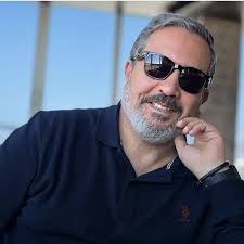 ما دامت أغانينا سيوفا حين نشرعها وأنت وفية كالقمح ما دامت أغانينا سمادا حين  نزرعها وأنت كنخلة في البال _محمود درويش_ #nabiha_karaouli #نبيهة_كراولي