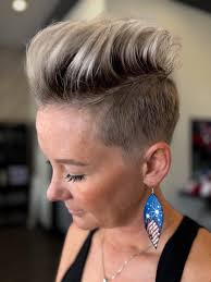 Almost 4 weeks out and her hair still looks 🔥🔥🔥 I have some gorgeous  clients 😍 Also make sure to check out her business Trashyclass