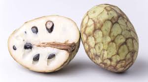 Cherimoya has a green skin and a sweet, white pulp rich in seeds. Cherimoya Essen Die Besten Tipps Und Tricks Focus De