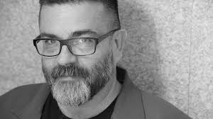 Gustavo Pecoraro: “La vida es el aroma de las flores pero también el hedor  de la mierda”