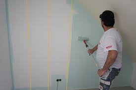 Farbkanten brechen mal anders als eine wand farbig streichen kolorat in 2020 wande streichen tipps wande streichen decke streichen. Wande Farbig Streichen Anleitung Tipps Diybook At