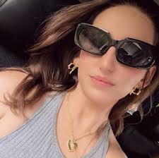 Danielle Carver (@danielle.carver.209913) • Facebook, Connect with friends