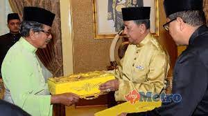 The raja puan besar of perak, raja nor mahani raja shahar shah passed away in petaling jaya, selangor at 5.07pm today, said perak menteri besar datuk seri dr zambry abd kadir. Sultan Kedah Terima Darjah Kebesaran Perak