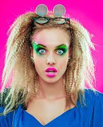 Our beauty team went backstage to scout the best hair and makeup moments and interview all the experts on how we could recreate the looks at home. 80s Makeup And Hair Look Saubhaya Makeup