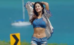 Sau Aasmaan song from Baar Baar Dekho featuring Katrina Kaifs abs