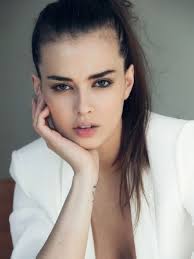 With aytaç sasmaz, cemre baysel, idris nebi taskan, asli sümen. Elif Aksu Famousfix