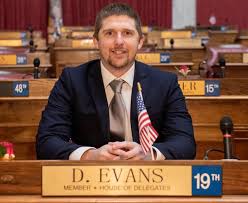 Evans had filmed himself and others going into the capitol on. 1ppbxlv8qpsttm