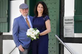 Was solltet ihr in einer rede erwähnen oder vermeiden? Liebe In Corona Zeiten Bob Und Tanja Feiern Mini Hochzeit Lunen