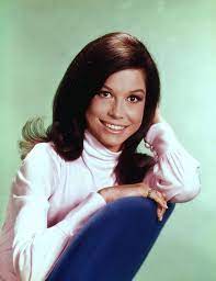 That brunette was mary tyler moore, and a film crew (using hidden equipment in order to be unobtrusive and keep the scene more natural) was recording her hat toss for the opening credits of. Postscript Mary Tyler Moore The New Yorker