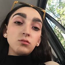 Gucci'nin yeni mankeni armine harutyunyan'a tepkiler büyüyor.miss turkey 2019 güzeli olay oldu!armine harutyunyan'a yorum. Ermeni Model Armine Harutyunyan Gucci Nin Yeni Yuzu Bu Kiz Cirkin Diyorlar Internet Haber