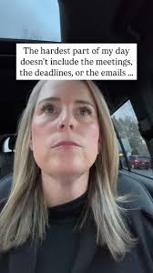 🎬 Behind the scenes of our photo shoot part deux tonight!! (Our first  session the other night got rained out!) But our family photographer, Sara  ( @sarasnidermanphotography ) graciously agreed to return