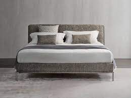 38 cm da terra, due in più rispetto a sommier e letti tradizionali. Flou 40 Years Of History Between Iconic Pieces And Novelties Bed Furniture Bed Bed Design