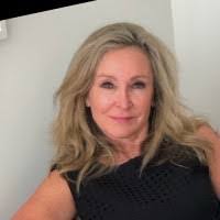 Julie Waite's Instagram, Twitter & Facebook