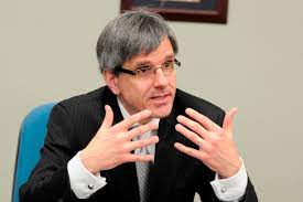 Uniprix, uniprix santé et uniprix clinique. Jean Francois Houle Apotre Du Moins De Ministere Plus De Commission Scolaire L Express