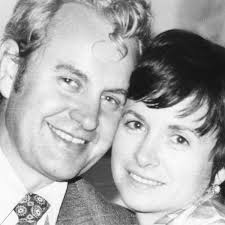 Hace más de 54 años, el Dr. Marvin y Leni Peterson fundaron el primer  colegio Montessori en inglés en México. Trascendiendo fronteras, con la  misión de integrar sus valores y la mejor