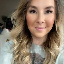 Randi Lee's Instagram, Twitter & Facebook