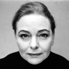 🌸 Idag tog jag farväl av min älskade vän Paula Riesterer i Nacka kyrka.  Det var vackert. Prästen beskrev dig och ert möte innerligt. Och höll en  värdig ceremoni. Så fint att