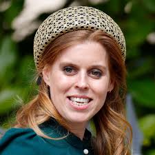 Good Morning Britain's Laura Tobin surprises Windsor crowds by arriving in  a wedding dress