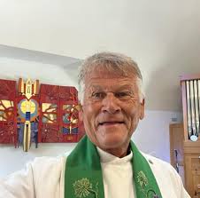 Velkommen til gudstjeneste søndag kl 1200! Sommerprest Inge Berg Pettersen  er liturg og Aud Wenche Gudmundsen spiller flygel og saxofon. Ellers deltar  Solbjørg Skruklien og Kristin Leite! 🌸