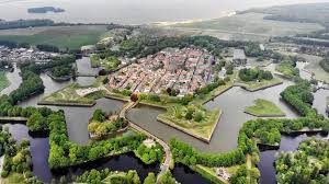 1 day ago · de nieuwe waterlinie vormt samen met de stelling van amsterdam, die sinds 1996 op de lijst staat, de hollandse waterlinies. Naarden Die Alte Nieuwe Hollandse Waterlinie Fahrradherz