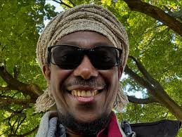 Mikahely \mee ka helee\