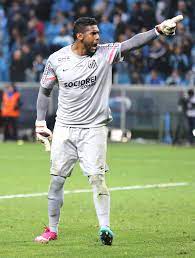 Goleiro aranha comemora gol marcado pela ponte preta contra o palmeiras em campinas durante os protestos de junho de 2020, a bandeira antifascista foi levantada pelas torcidas organizadas. Gremio Sera Julgado Nesta Quarta Por Racismo Contra Goleiro Aranha Jovem Pan