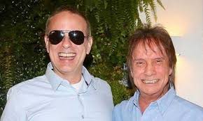 Participou dos filmes roberto carlos a 300 quilômetros por hora (1971), de roberto farias; Ny3r1ub3teaobm