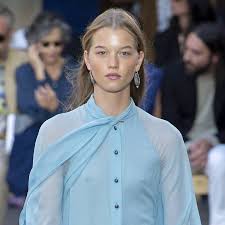 © externa vestido camisero de las rebajas de zara. Vestidos Camiseros De Zara Ideales Para Las Mujeres De 50 Anos Con Mas Estilo