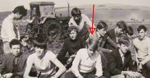 Fotografia a fost realizata atunci cand klaus iohannis avea varsta de 17 ani. Cum ArÄƒta Klaus Iohannis In TinereÅ£e Foto Am Crescut Pe StrÄƒzile Vechi Din Apropierea Centrului Istoric Magnanews
