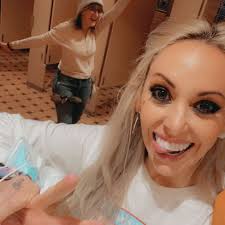 Baller 🪐 Jen Waller (@illbethe_end)