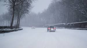 Der tagverläuft den ganzen tag dicht bewölkt, am vormittag beginnt es zu schneien und dann hält der schneefall den ganzen tag an. Wintereinbruch Es Schneit Weiter Tagesschau De