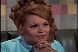 It seems that Gregg and Cissy are having a very "engaging" conversation,  during their meal date. Do you know what these two lovebirds were talking  about? If you think you know----please comment